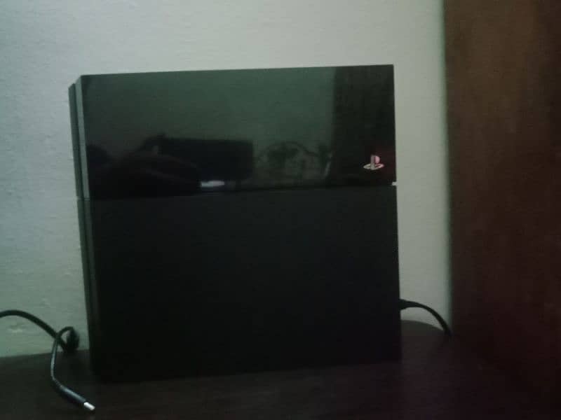 PS4 with 2 controllers and New GTA 5 0