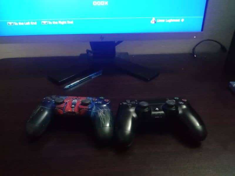 PS4 with 2 controllers and New GTA 5 7