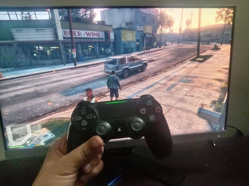 PS4 with 2 controllers and New GTA 5 8