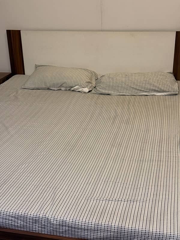 Interwood Bed - With Molty Foam Mattress 0