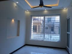 10 Marla Beautiful Luxury House Available For Rent