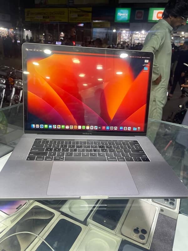 Macbook pro 2018 16/512 1