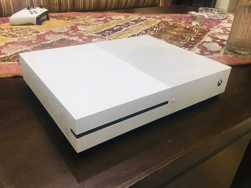 Xbox One S Disc Edition 1 TB For Sale 4