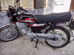 Honda CD 70 Red colour . . black ma tyr hua va hain