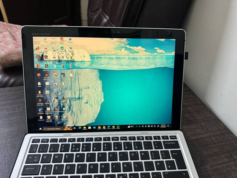 HP Elite x2 – Core i5, 16GB RAM, 256GB SSD 1