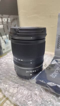 Nikkor Z 24 / 70 Lens F/4 S