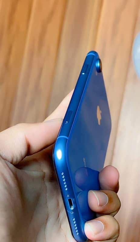 iPhone XR 1