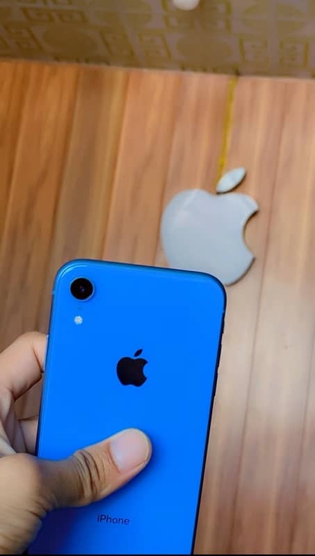 iPhone XR 3