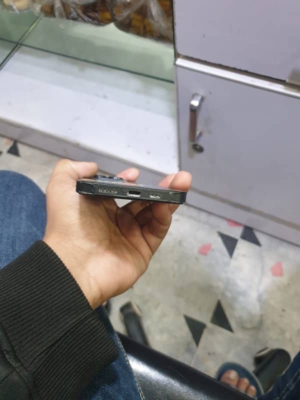 iphone 13pro 128 only phone 84% battery health no pta 1