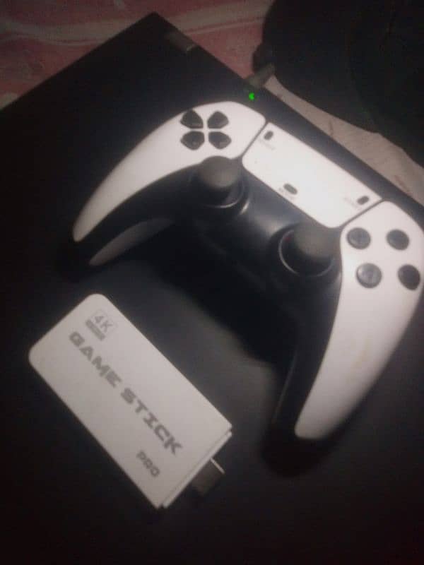 GAME STICK PRO 4K ULTRA WITH 1 CONTROLLER 2