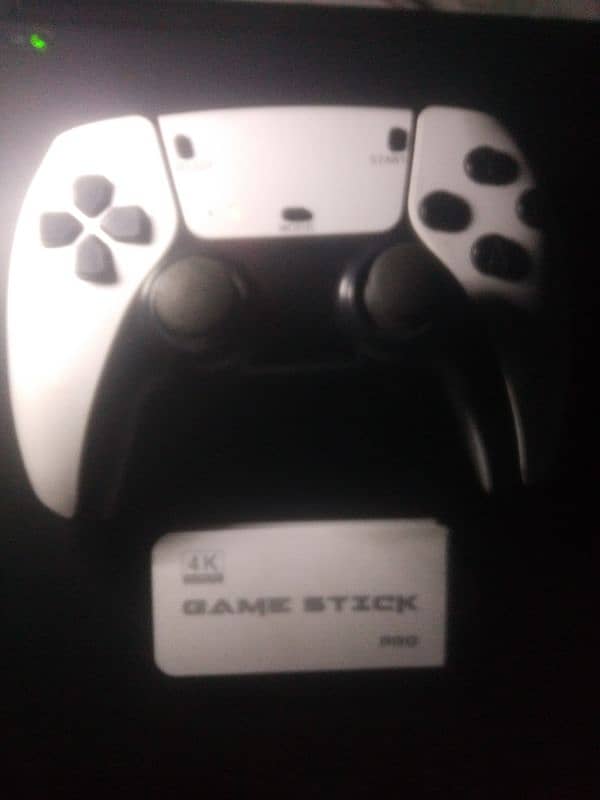 GAME STICK PRO 4K ULTRA WITH 1 CONTROLLER 3