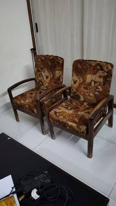 used wooden chairs for sale in Iqbal town Lahore