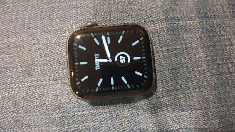 Apple Watch Series 5 44MM 6