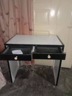 laptop tables for sale only 2 tables Available