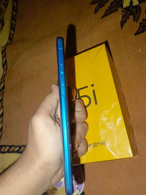 realme 5i 4+64 with box 3