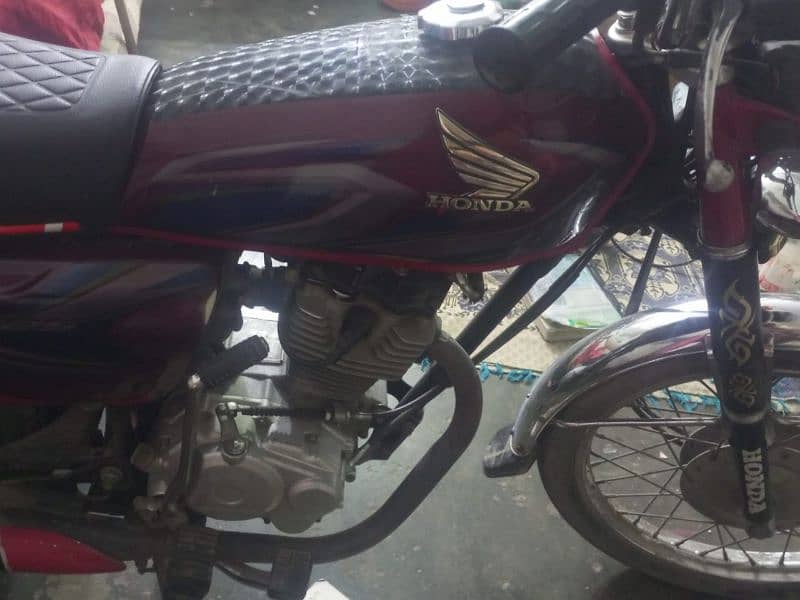 Honda 125 Red color (22 Model) 4