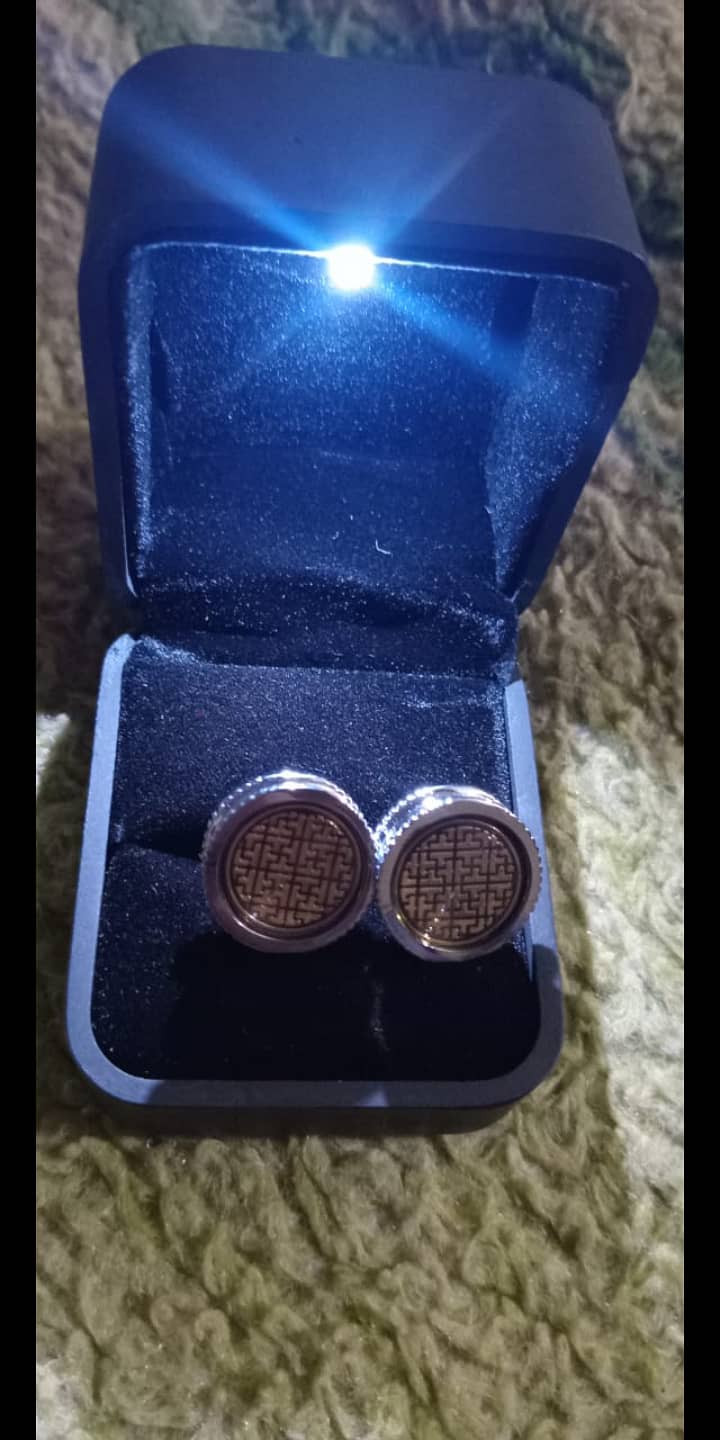 Cufflinks man 0