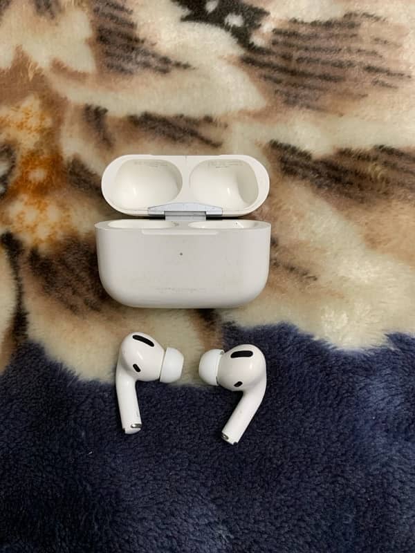 Apple Airpods pro (original) 4