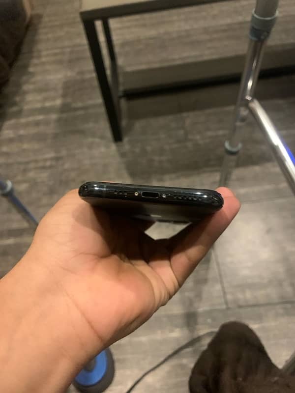 Iphone 11 pro 64gb 10/9 condition non pta factory unlocked 3