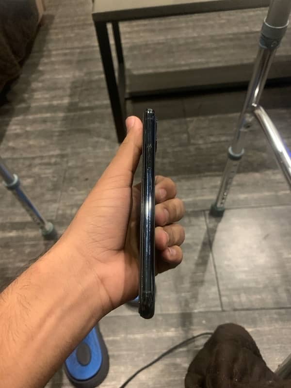 Iphone 11 pro 64gb 10/9 condition non pta factory unlocked 5