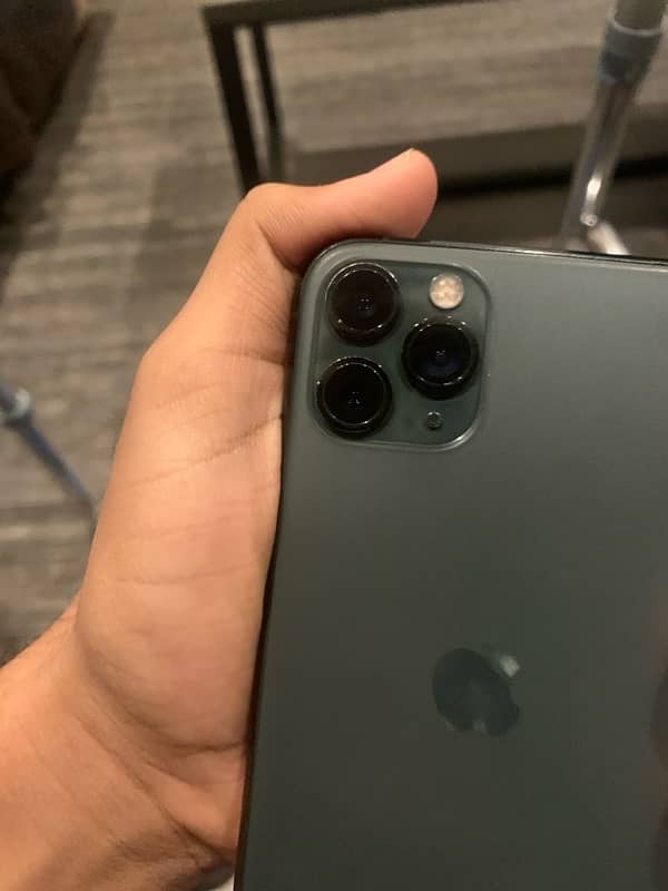 Iphone 11 pro 64gb 10/9 condition non pta factory unlocked 7