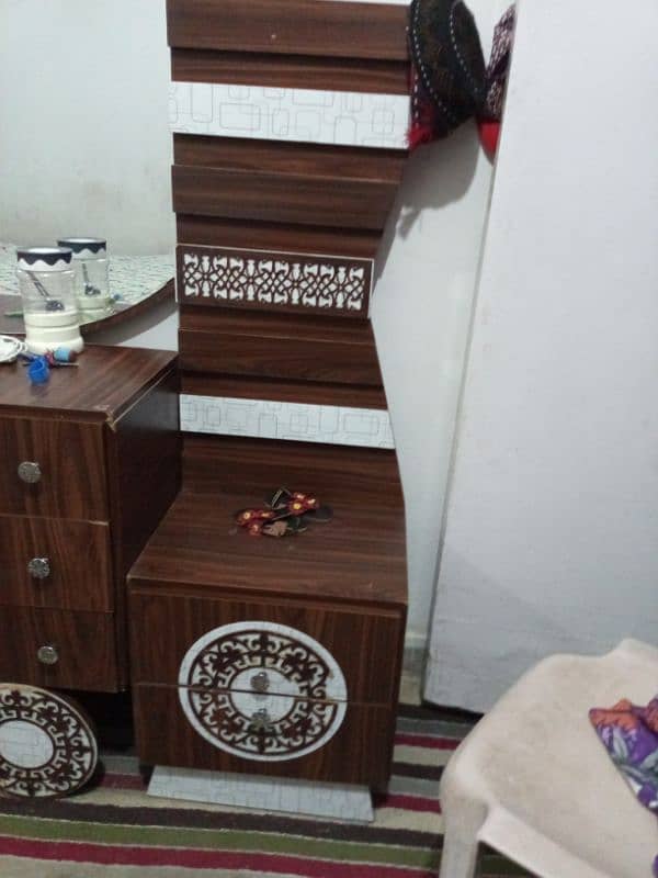 used bed room set 4 pcs 2