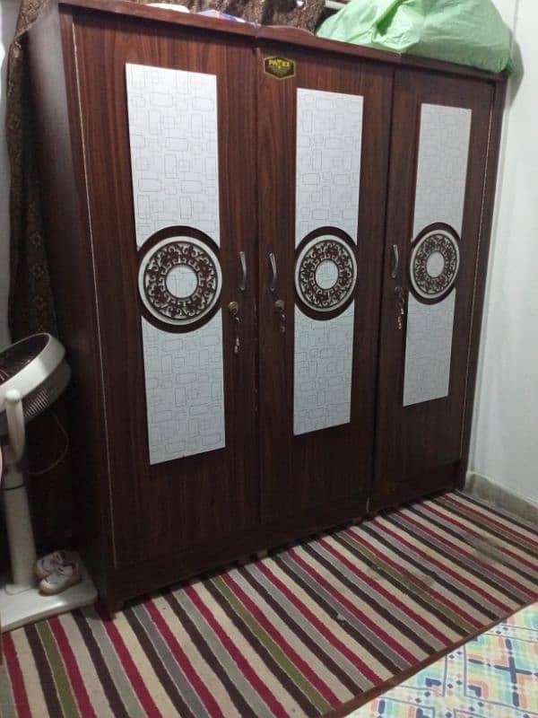 used bed room set 4 pcs 5