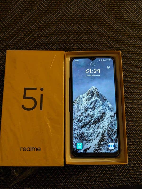 Realme 5i 4/64 with box 0