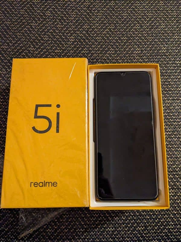 Realme 5i 4/64 with box 1