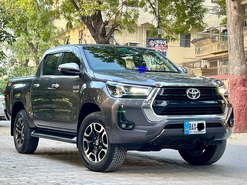 Toyota Hilux Revo V 2.8 4