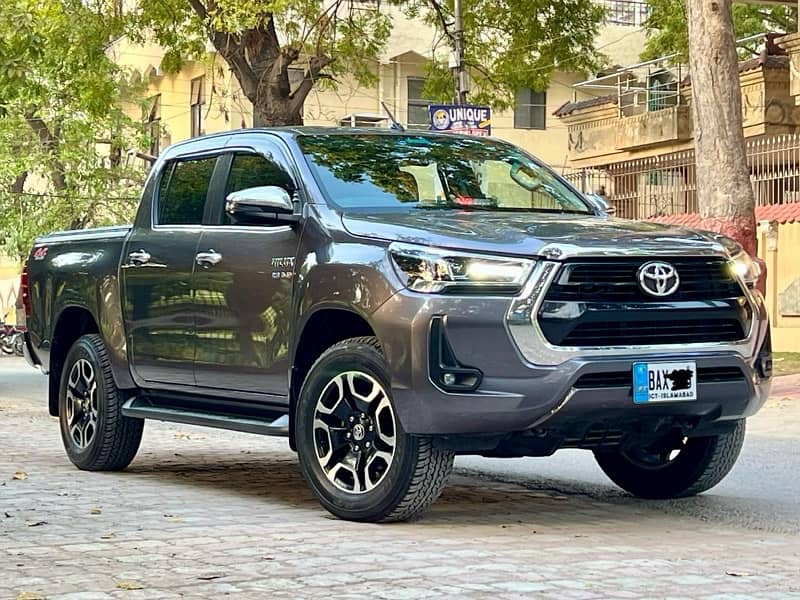 Toyota Hilux Revo V 2.8 14