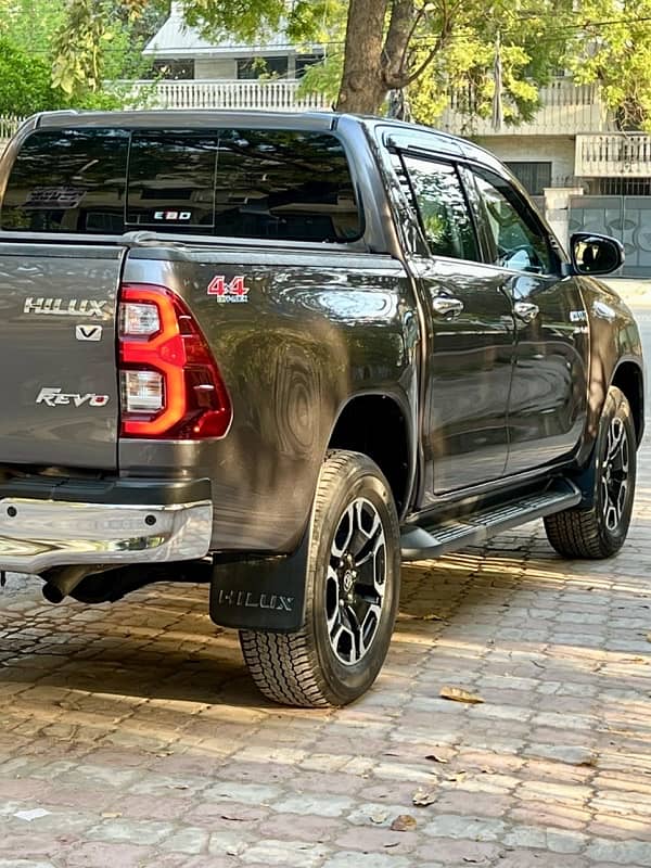 Toyota Hilux Revo V 2.8 18