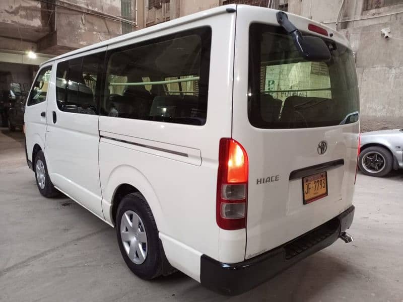 Toyota Hiace 2012 9