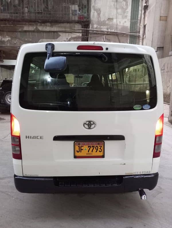 Toyota Hiace 2012 16