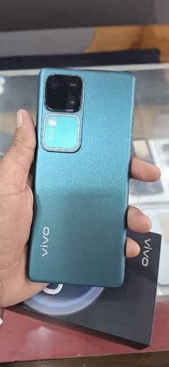 vivo v30 5g 8 manth warnte 10 by 10 12.12. 256 gb