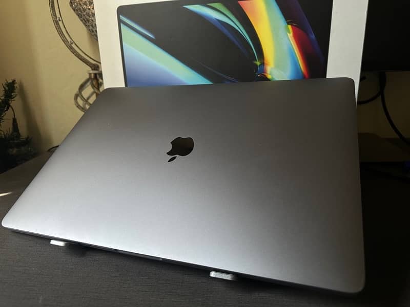 Mac Book pro 16 Inch 2019 | 64gb/2tb | 8gb Grphic Card 2