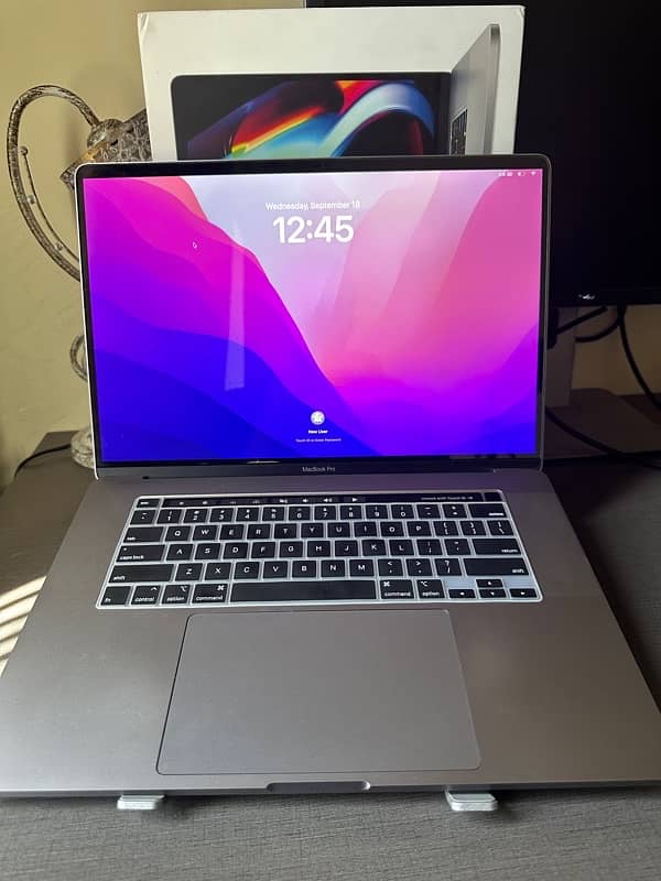 Mac Book pro 16 Inch 2019 | 64gb/2tb | 8gb Grphic Card 7