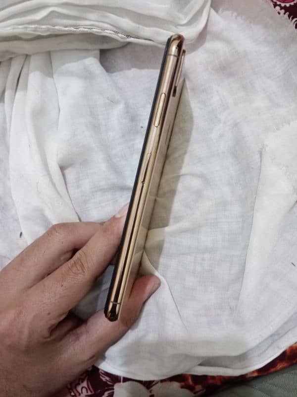 Iphone xsmax factory unlock non pta Golden color 4