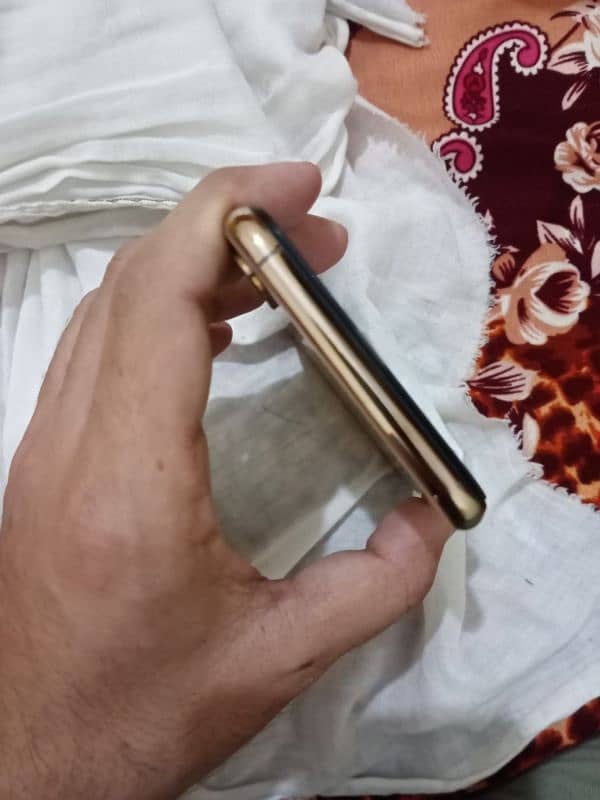 Iphone xsmax factory unlock non pta Golden color 8