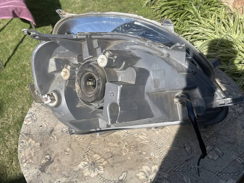 Toyota vitz 2003 front lights. Genuine japanese 4