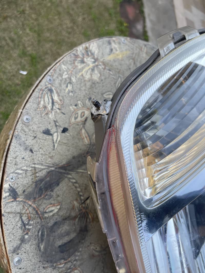 Toyota vitz 2003 front lights. Genuine japanese 5