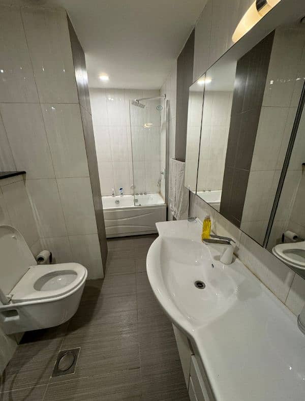 1&2 BHK luxurious apartment available for short term 10