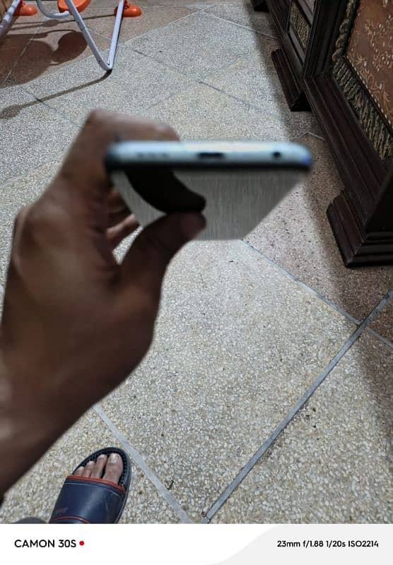 8 gb 128 gb boht har kmaal hai 2