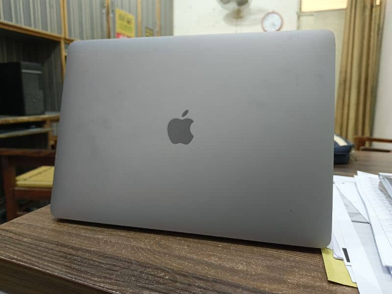 MacBook Pro 0