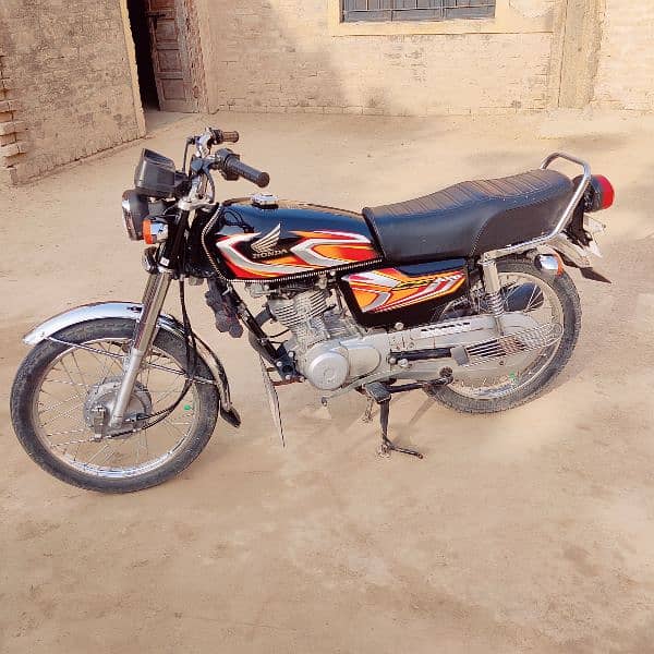 Honda 125 Black 21/22 1