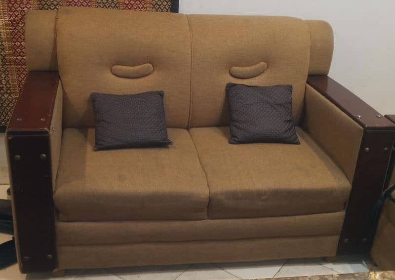 Master molty Foam beautiful sofa set like new 1