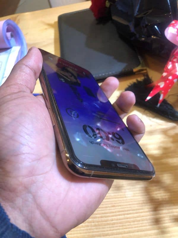 iPhone 11 pro max 256 ha contact num 03175618189 7