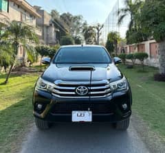 Toyota Hilux Revo 3.0 Diesel 2017 Lahore Registered