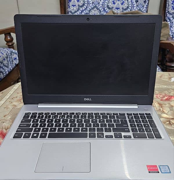 Dell Inspiron 5570 0