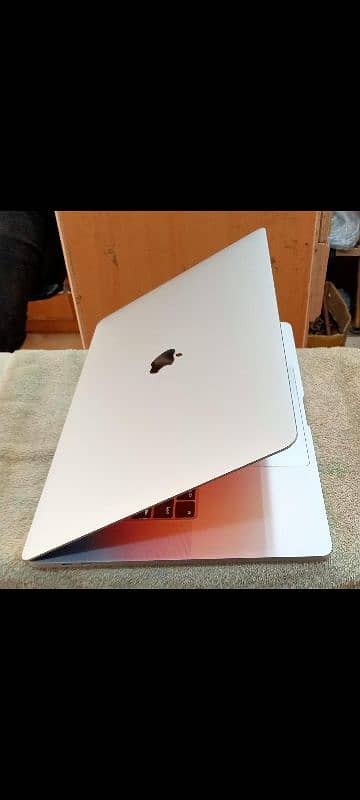 MacBook Pro 2019 16 Inch Core i9 32GB / 64GB Ram 4GB / 8GB Graphics 14